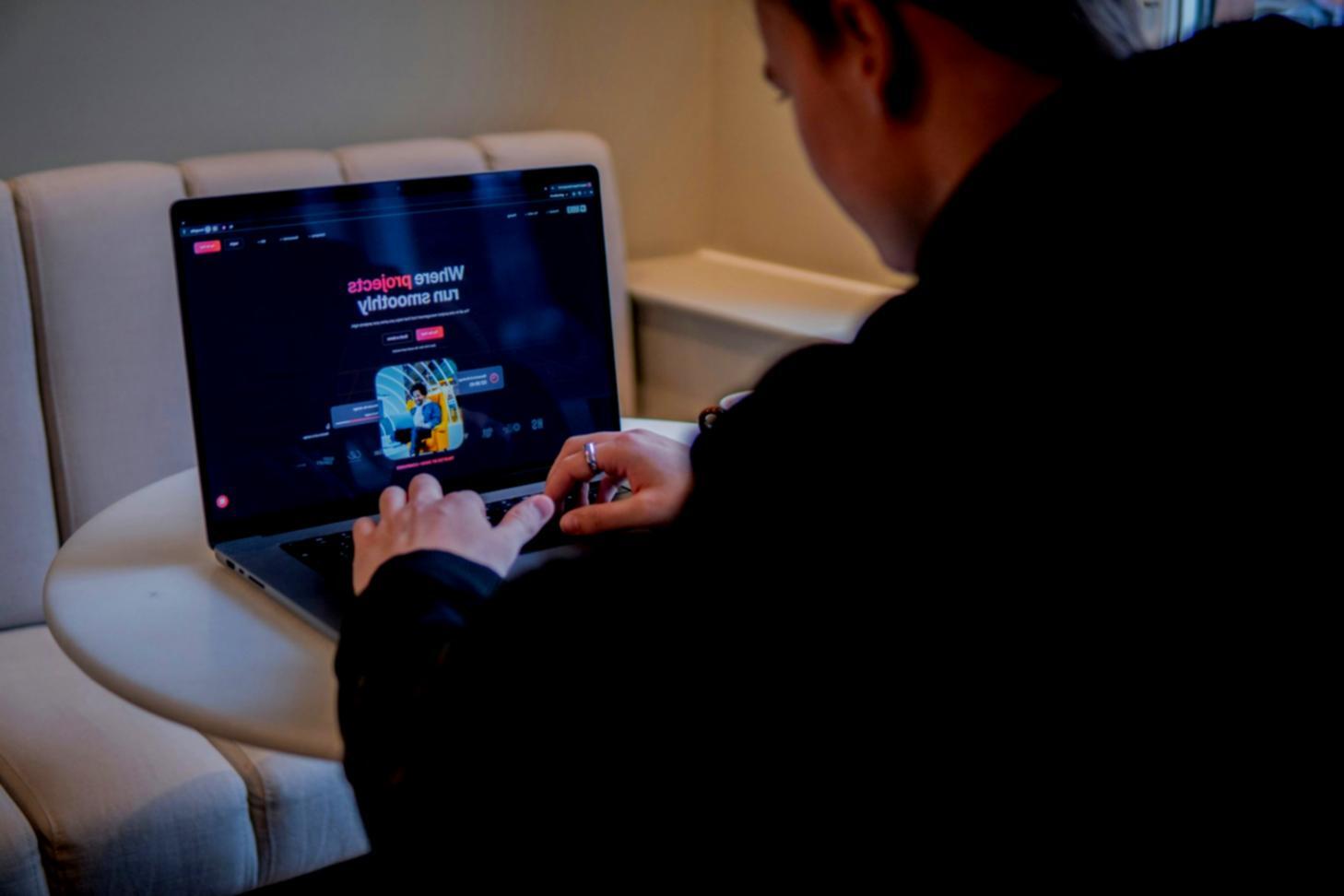 SEO content writing course — student working at laptop with notes